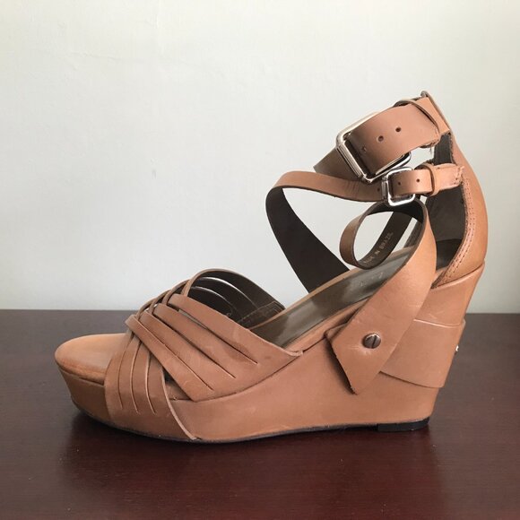 Pour La Victoire | Tan Wedge Platform Sandals - Picture 9 of 10